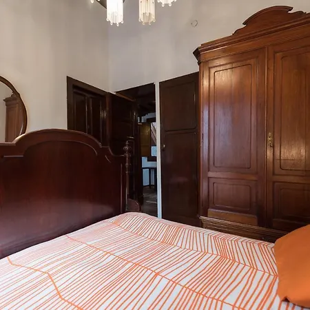 Historical House. Amazing Views Διαμέρισμα
