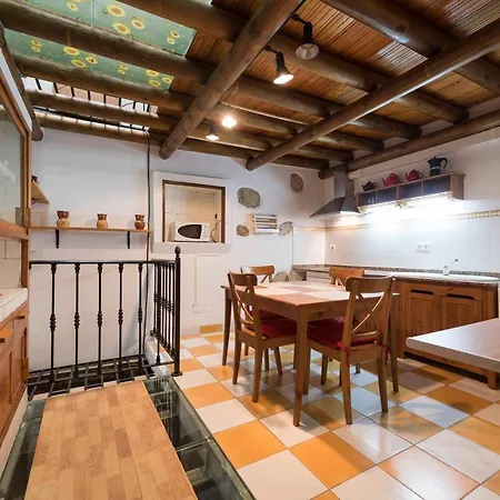 Historical House. Amazing Views Διαμέρισμα